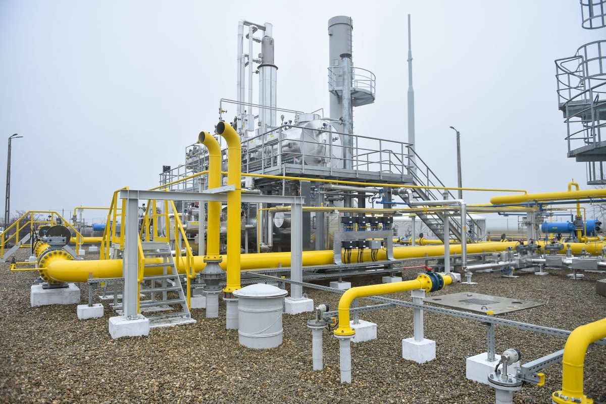 Gas processing and treating equipment with piping and vessels, representative of ZAP's NGL fractionation engineering work